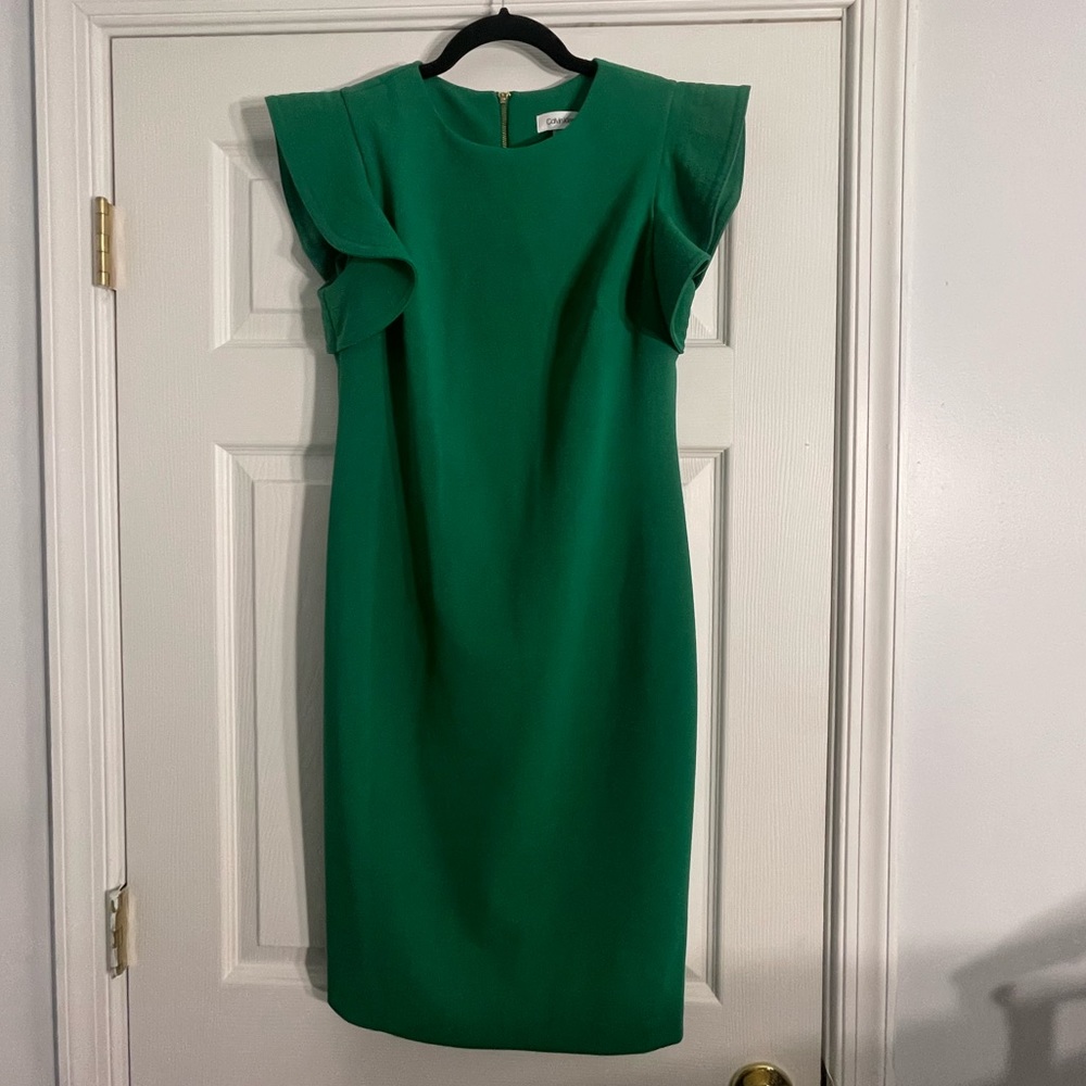 Calvin Klein Green Dress with accent sleeves, and gold zipper back. Sz 8.